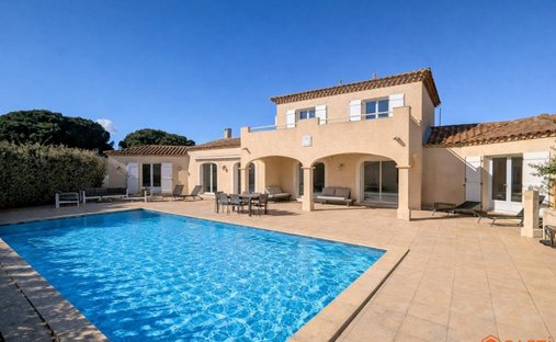 House in Centre Ville, Aigues-Mortes, France 1