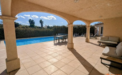 House in Centre Ville, Aigues-Mortes, France 1