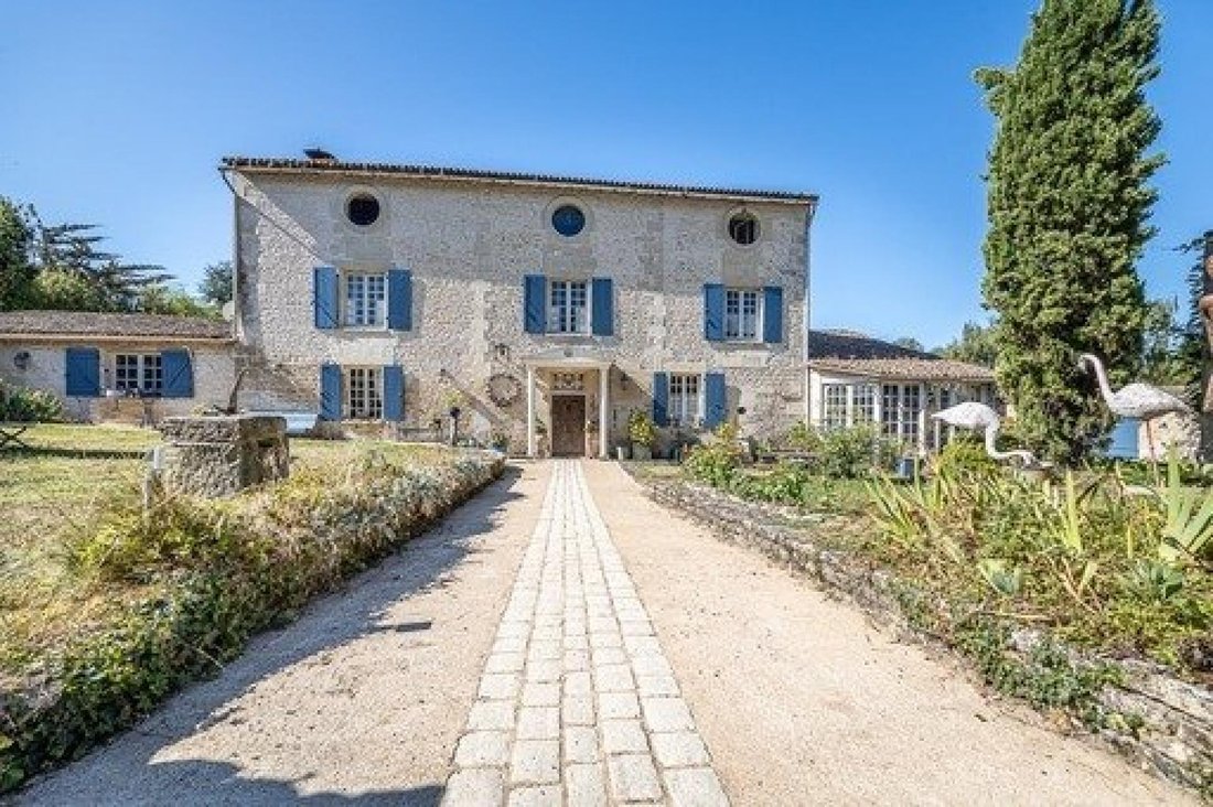 House in Niort, Nouvelle-Aquitaine, France 1 - 17713435