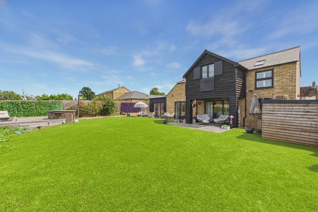 House in Sutton, England 1 - 17135098
