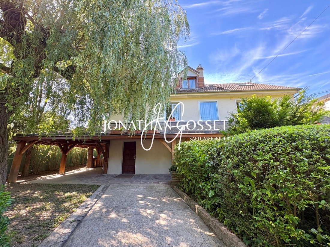 House in Poissy, Ile-de-France, France 1 - 18259724