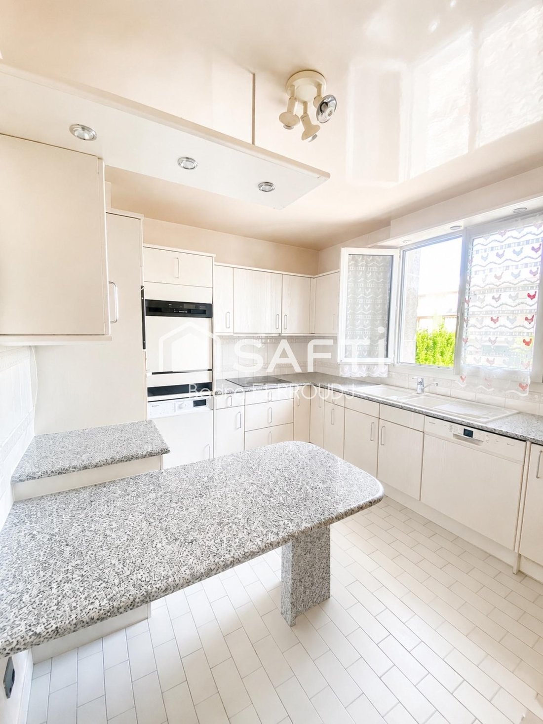 Apartment in Arrondissement of Bobigny, Ile-de-France, France 3 - 18305602
