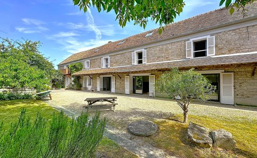 House in Arbonne-la-Foret, Ile-de-France, France 1