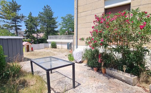 Apartment in Granettes-Jauberte-Sainte Anne, Aix-en-Provence, France 1