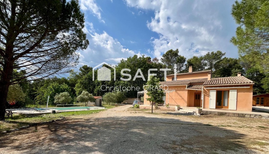 House in La Tour-d'Aigues, Provence-Alpes-Côte d'Azur, France 1 - 18062434