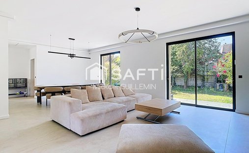 House in Le Centre, Maisons-Alfort, France 1