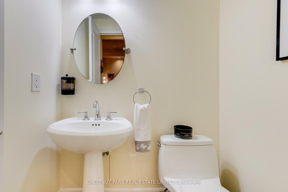 Condo in Toronto, Ontario, Canada 5 - 18304631