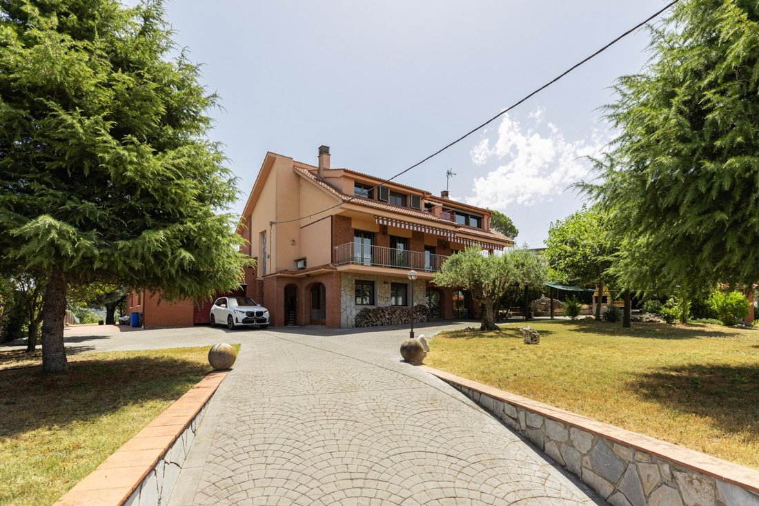 Villa in Sant Fruitos de Bages, Catalonia, Spain 1 - 18304493