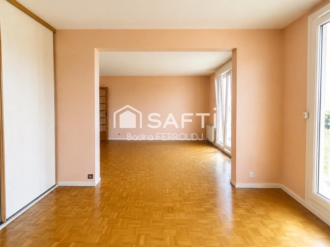 Apartment in Arrondissement of Bobigny, Ile-de-France, France 5 - 18305602
