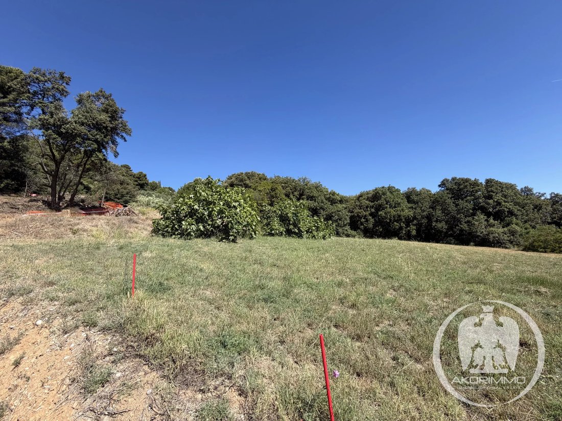 Land in Saint-Laurent-du-Var, Provence-Alpes-Côte d'Azur, France 1 - 18304237