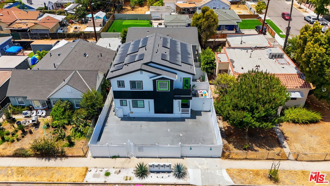 Los Angeles, California, United States 3 - 18304639