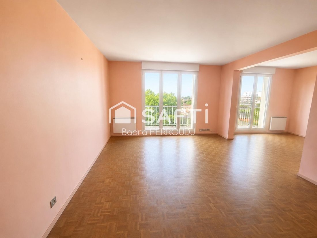 Apartment in Arrondissement of Bobigny, Ile-de-France, France 4 - 18305602