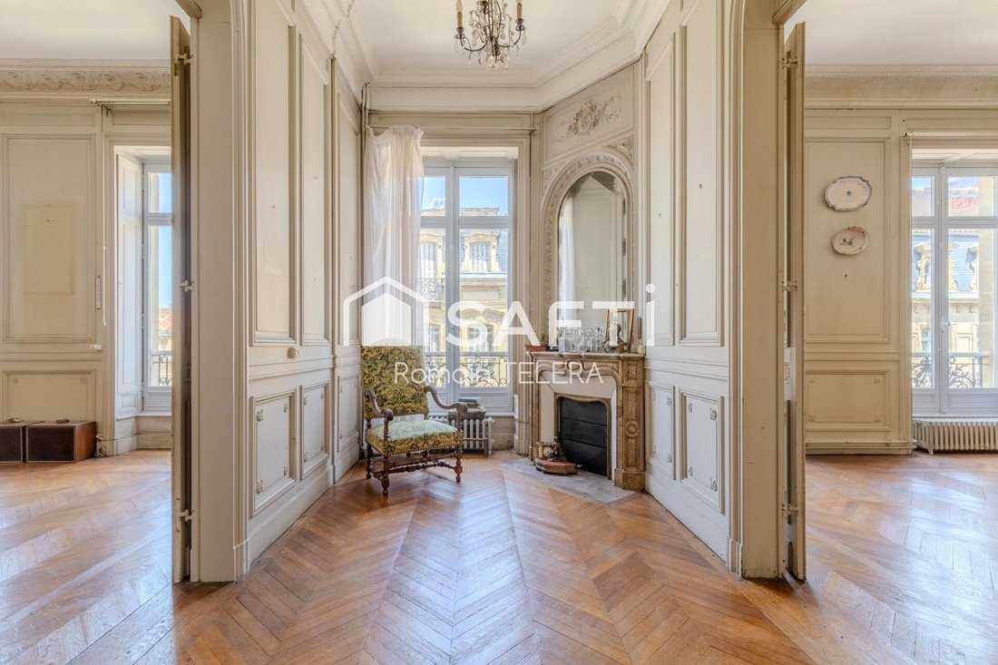 Appartement à Hôtel de Ville-Quinconce-Saint Seurin-Fondaudège, Bordeaux, France 2 - 18259711