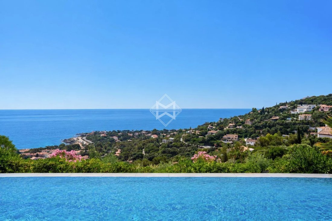 Villa in Les Issambres, Roquebrune-sur-Argens, France 4 - 18304471