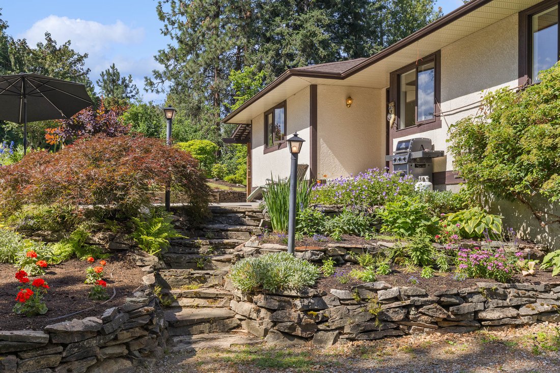 House in Kelowna, British Columbia, Canada 5 - 18304339