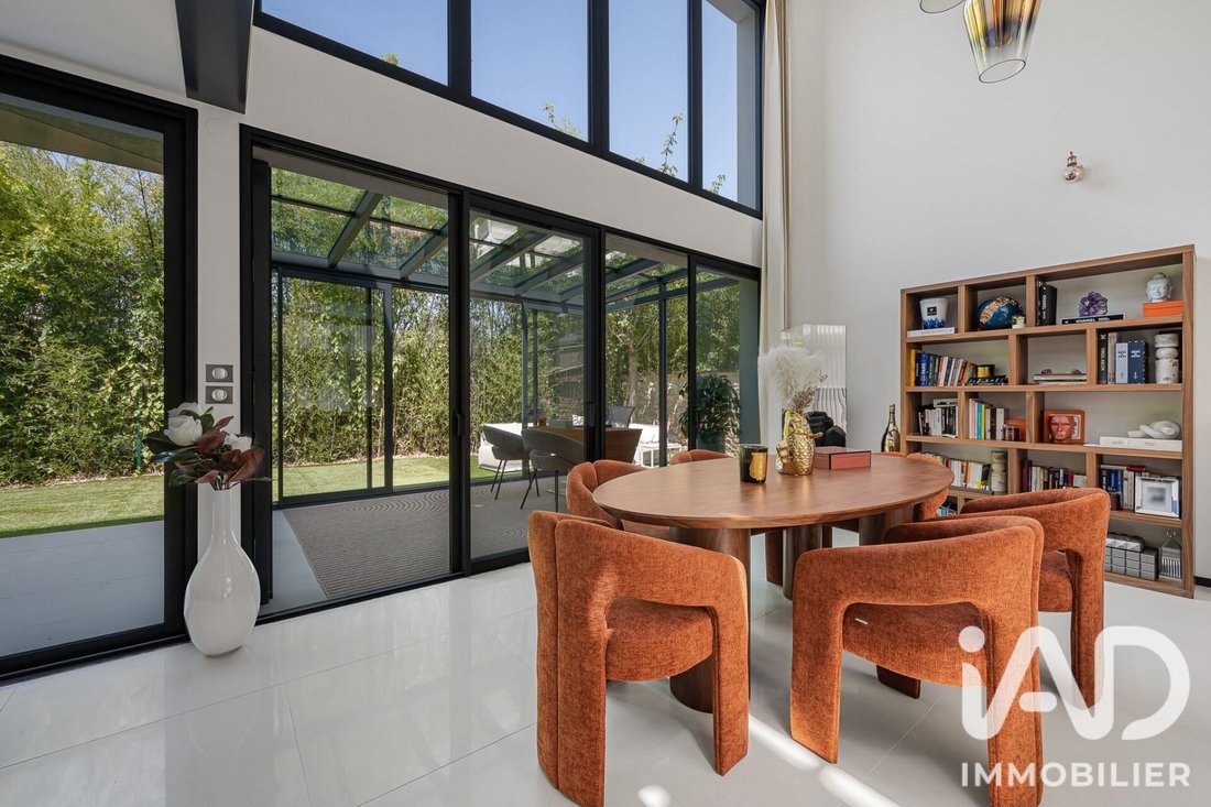 House in Chennevieres-sur-Marne, Ile-de-France, France 3 - 16852342