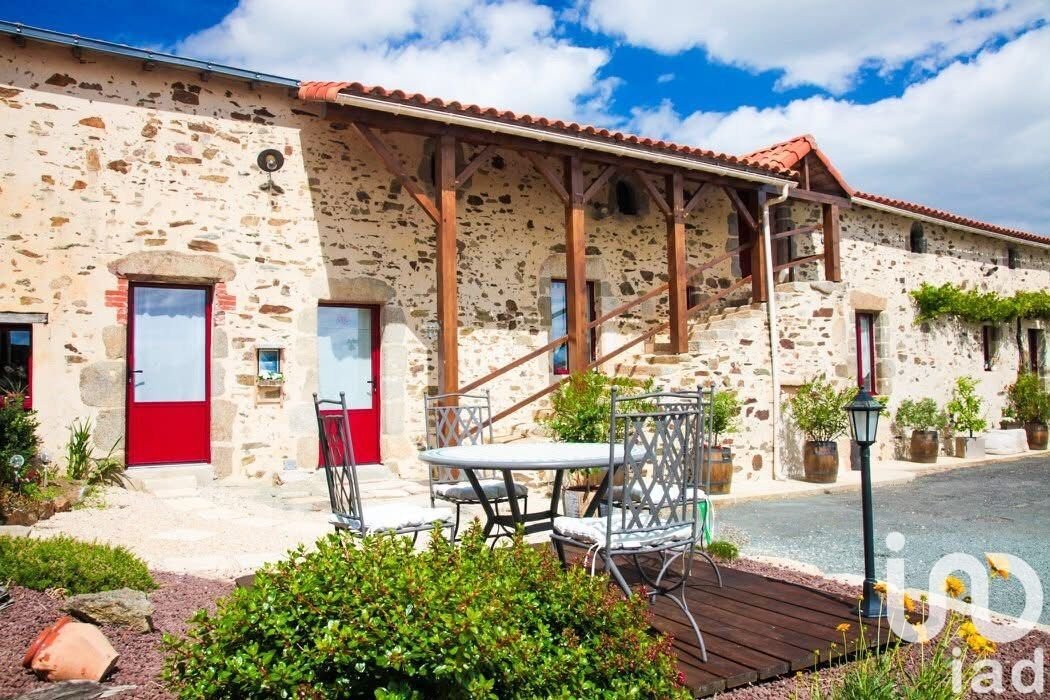 House in Le Boupere, Pays de la Loire, France 3 - 18304873