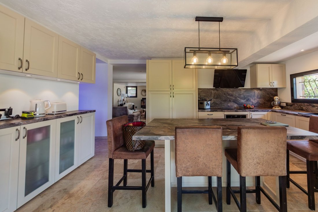 Villa in Les Issambres, Roquebrune-sur-Argens, France 4 - 18304225