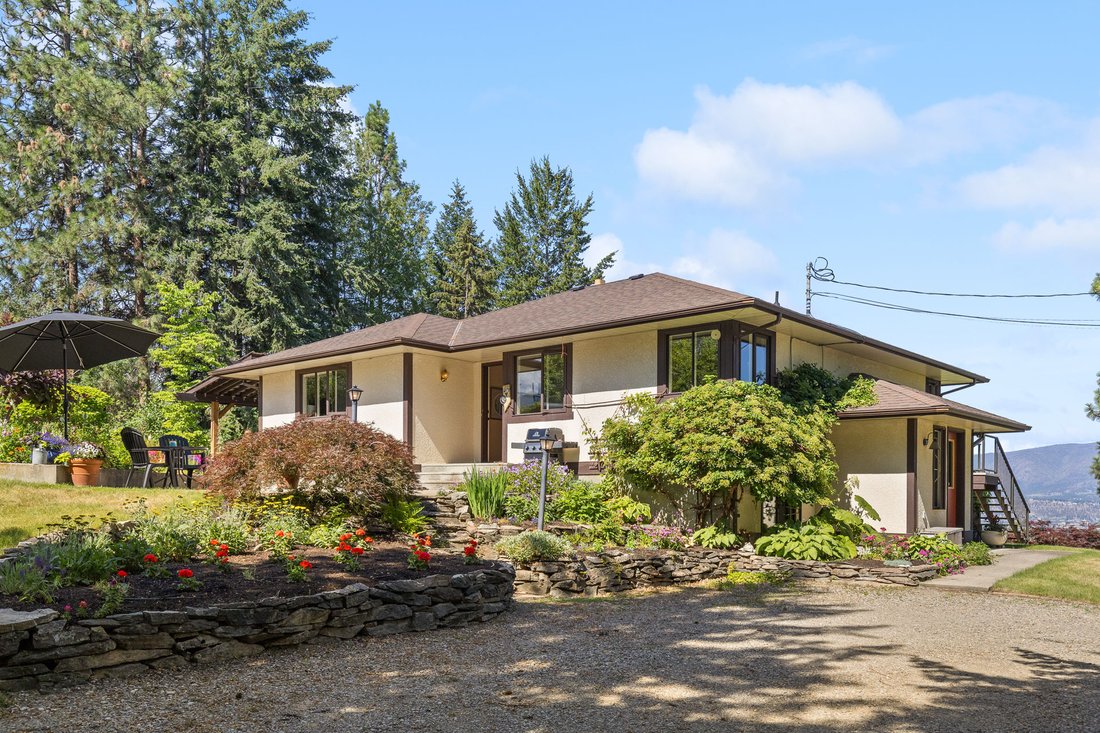 House in Kelowna, British Columbia, Canada 3 - 18304339