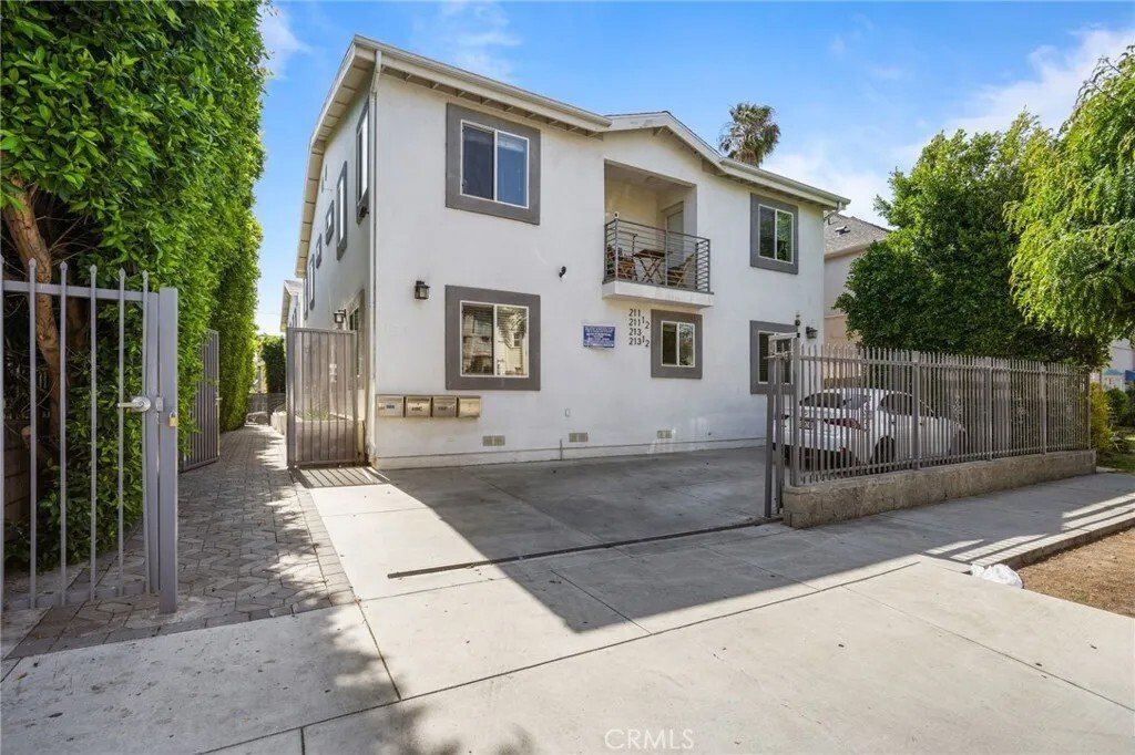Los Angeles, California, United States 1 - 18303891