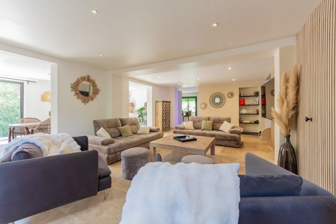 Villa in Les Issambres, Roquebrune-sur-Argens, France 3 - 18304225