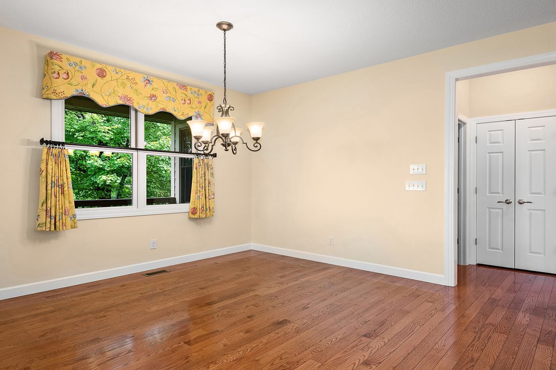 House in Hendersonville, North Carolina, United States 4 - 18305397