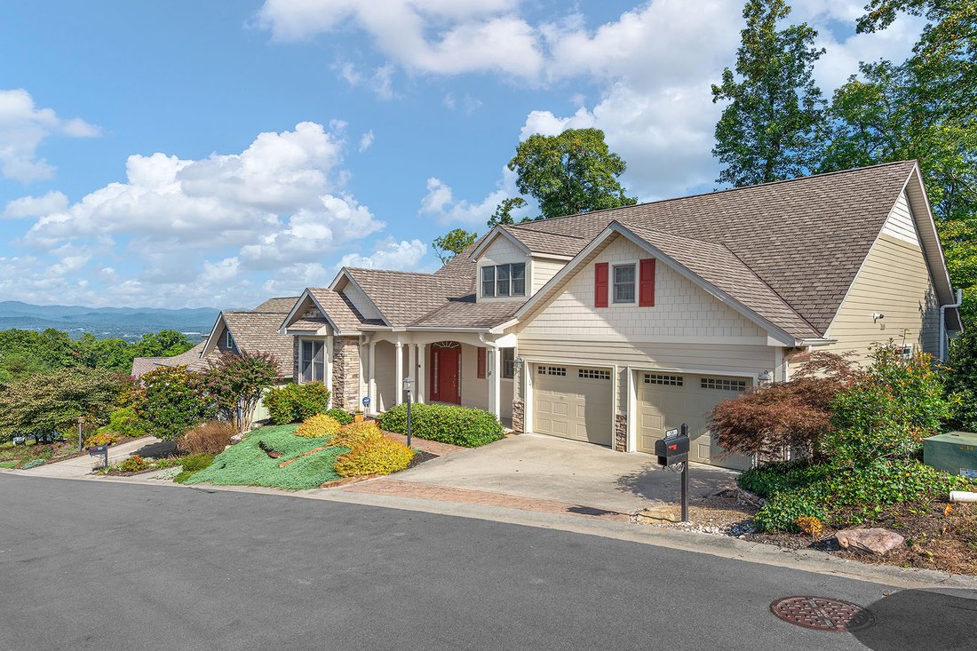 House in Hendersonville, North Carolina, United States 2 - 18305397