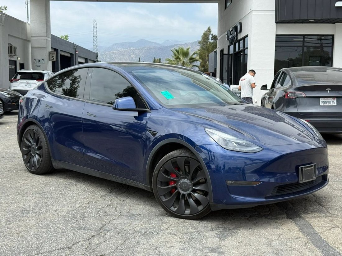 Suv in Azusa, CA, United States 2 - 18304847