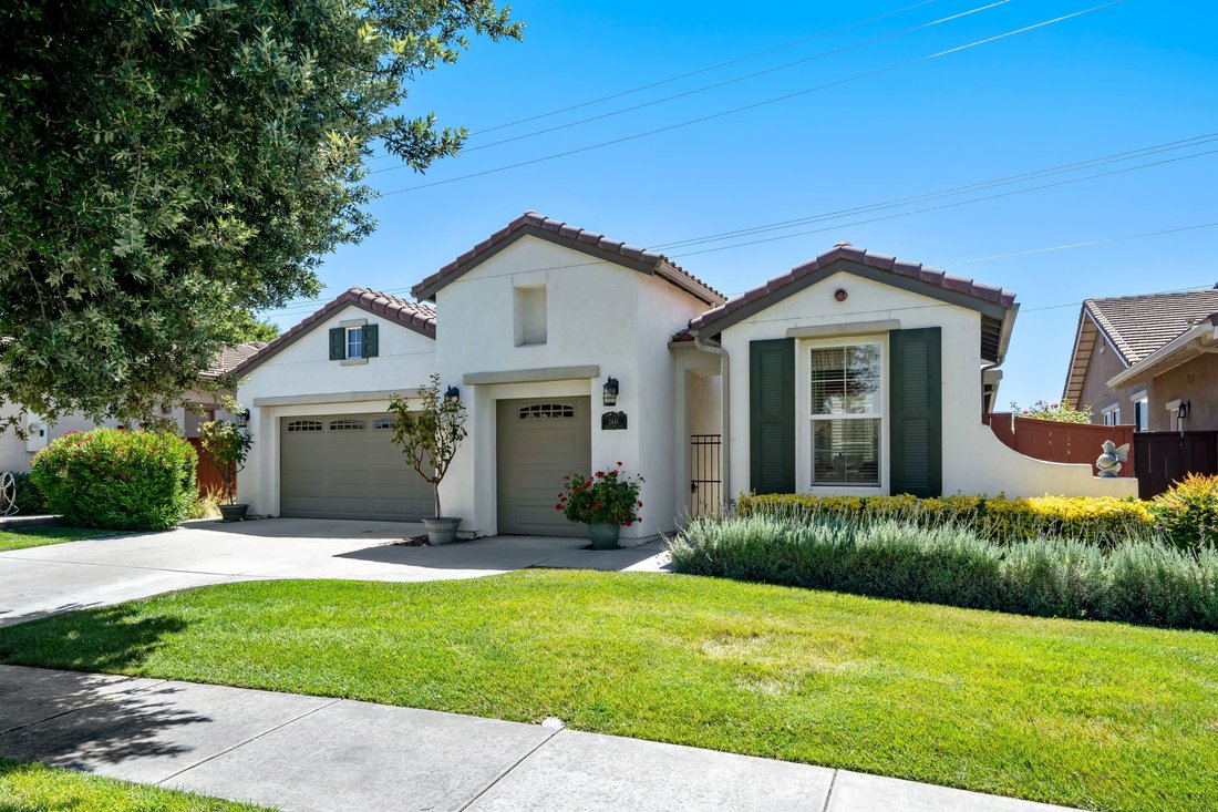 Paso Robles, California, United States 1 - 18305146