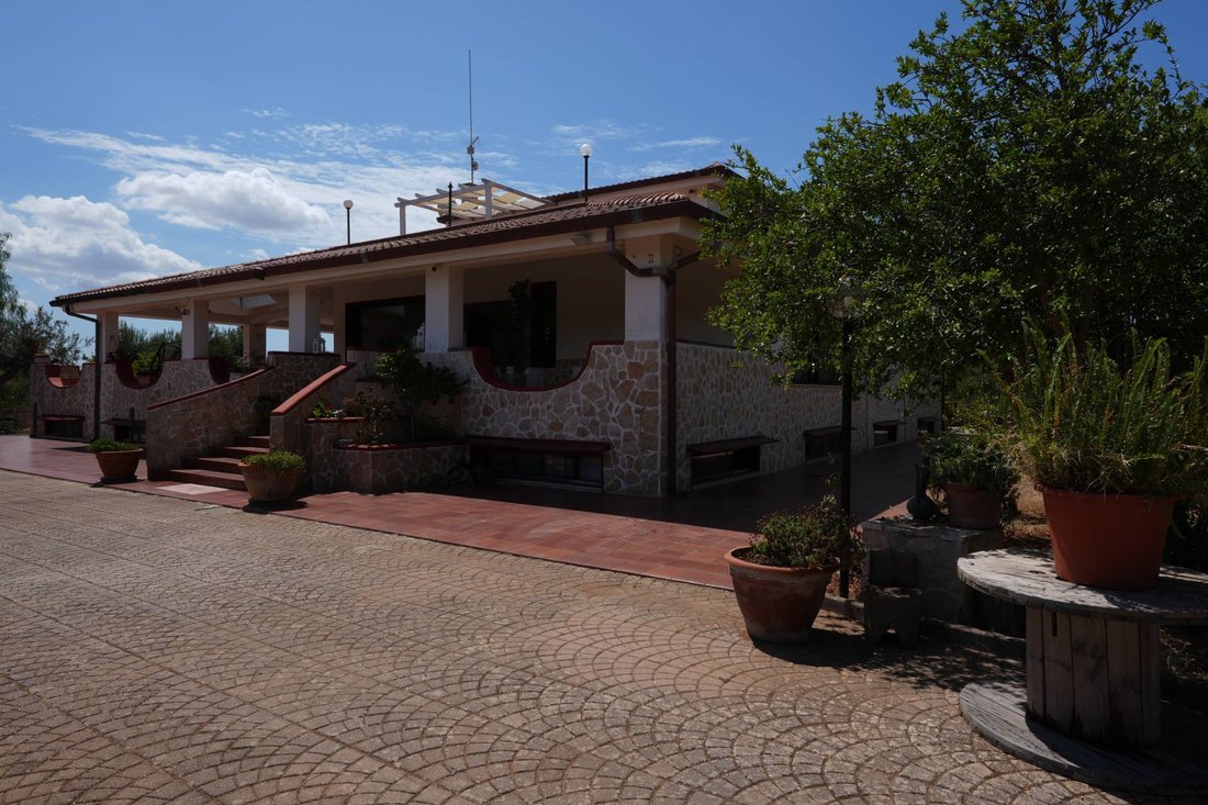 Farm Ranch in Grottaglie, Apulia, Italy 3 - 18305155