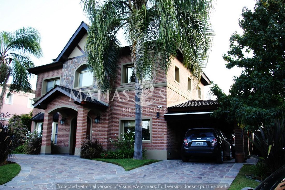 House in Villa Udaondo, Buenos Aires Province, Argentina 1 - 18297896