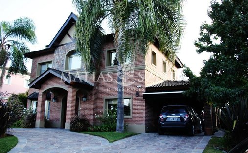 House in Villa Udaondo, Buenos Aires Province, Argentina 1