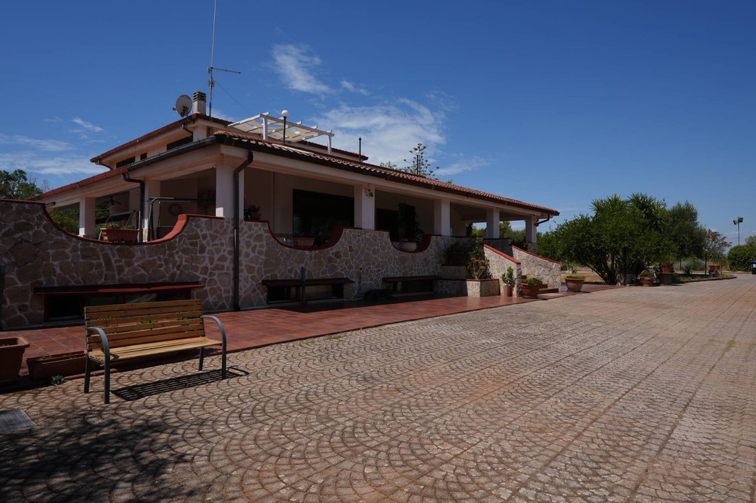 Farm Ranch in Grottaglie, Apulia, Italy 4 - 18305155