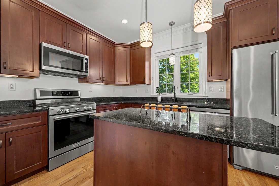 Condo in Framingham, Massachusetts, United States 4 - 18305290