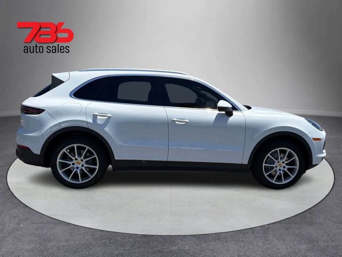Suv in Fresno, CA, United States 2 - 18305042