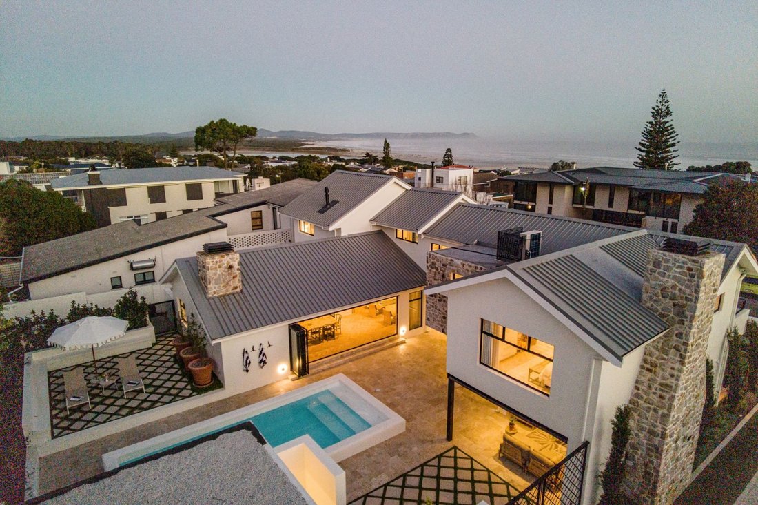 House in Hermanus, Western Cape, South Africa 3 - 18305135