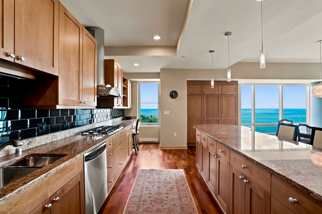 Condo in Milwaukee, Wisconsin, United States 4 - 18305273