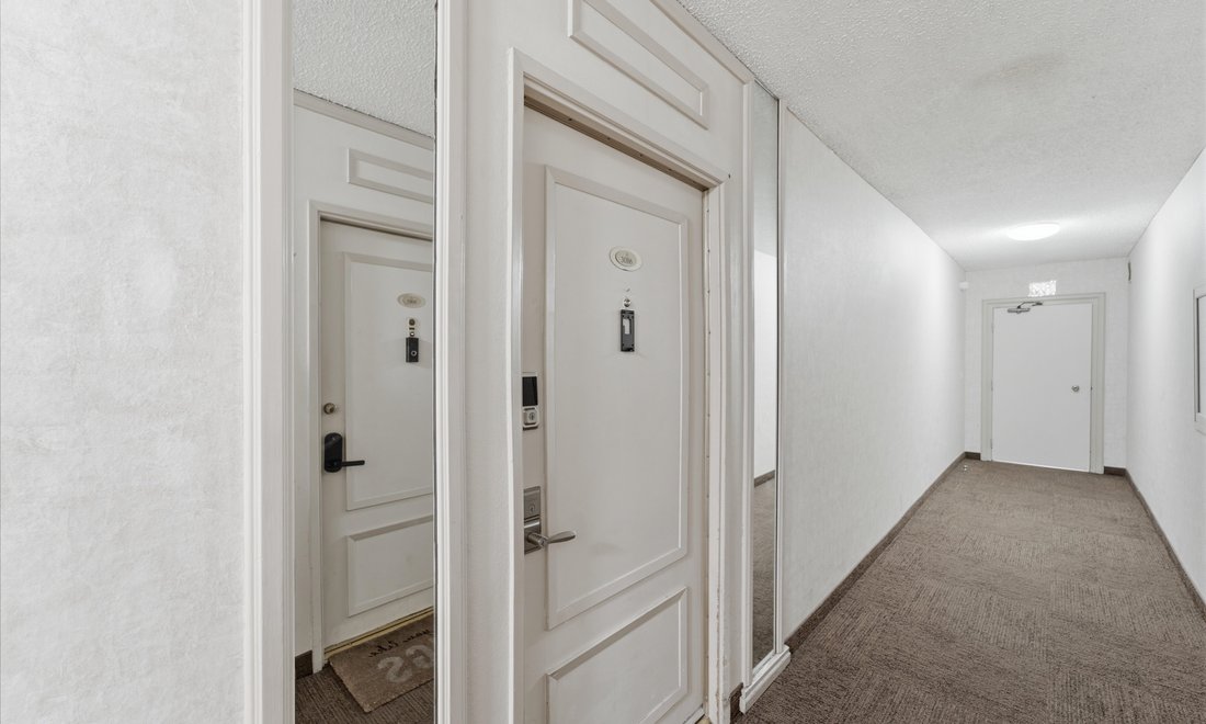 Condo in Los Angeles, California, United States 2 - 18305388