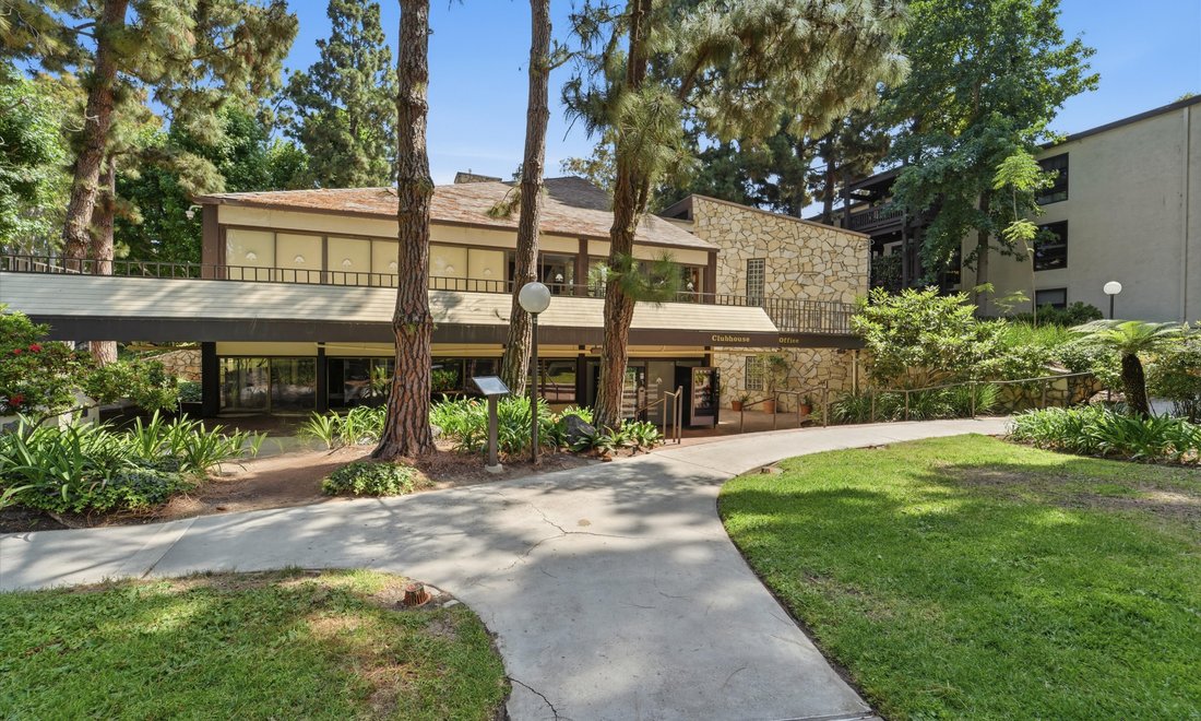 Condo in Los Angeles, California, United States 1 - 18305388