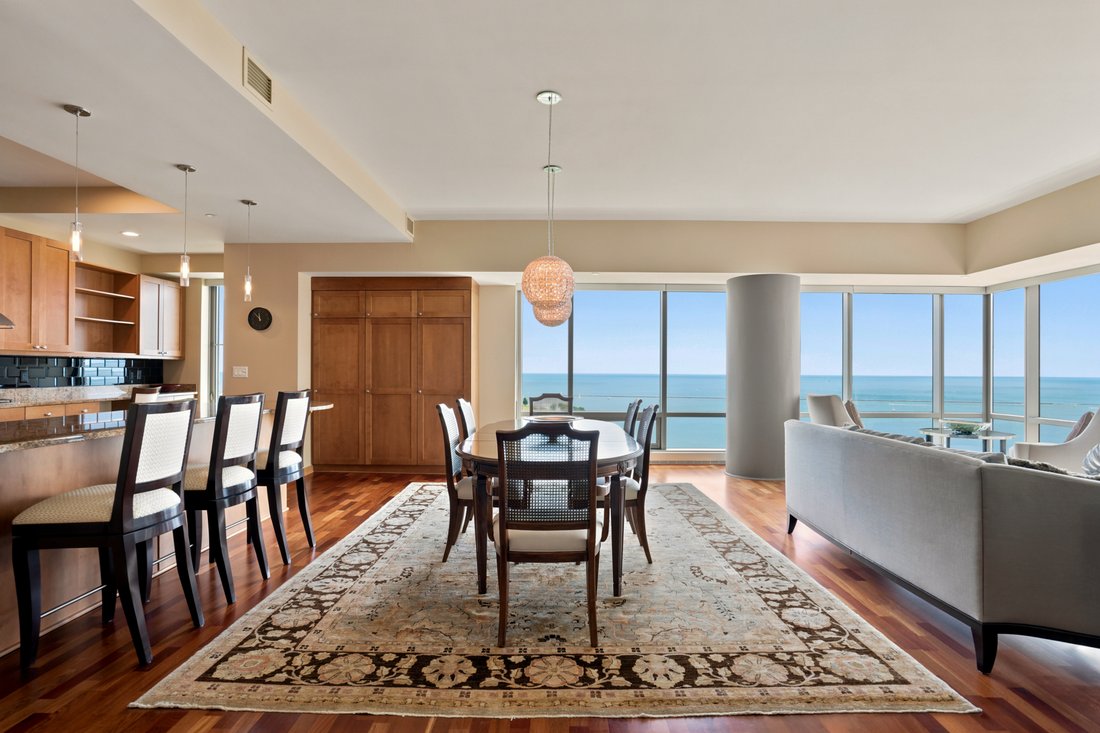Condo in Milwaukee, Wisconsin, United States 3 - 18305273