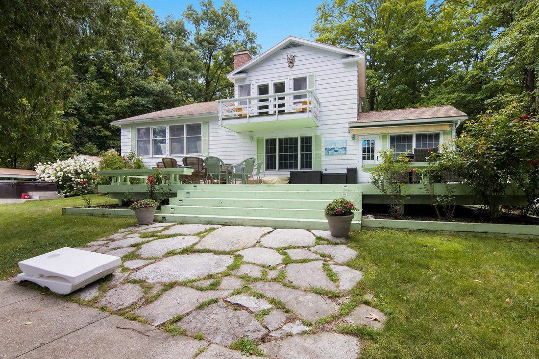 House in Central Lake, Michigan, United States 2 - 18310122