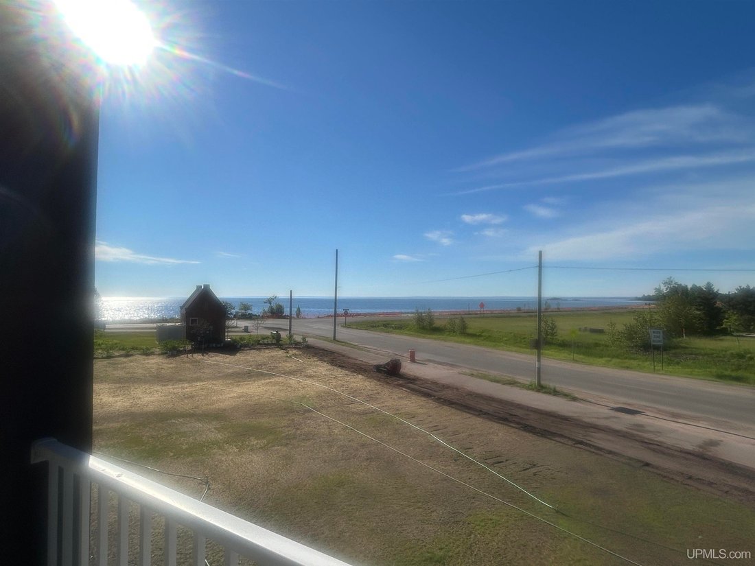Condo in Marquette, Michigan, United States 4 - 18309889