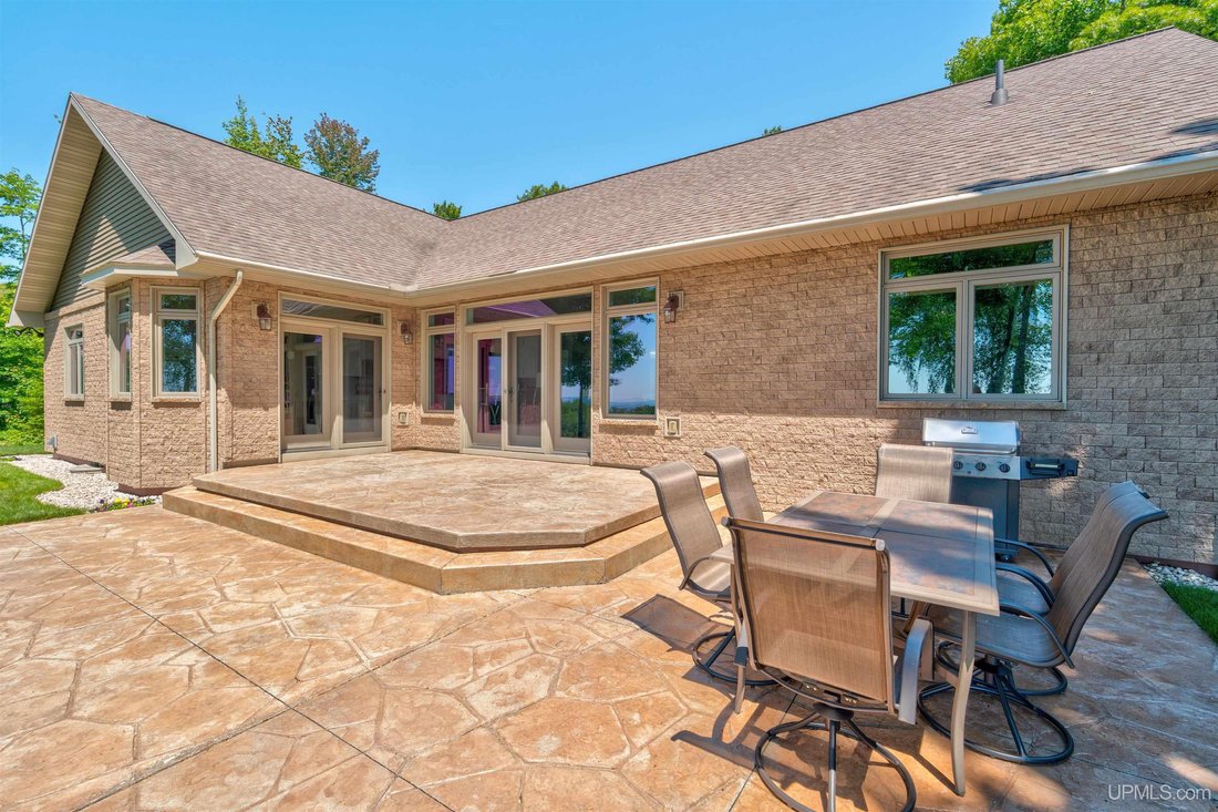 House in Manistique, Michigan, United States 2 - 18307094