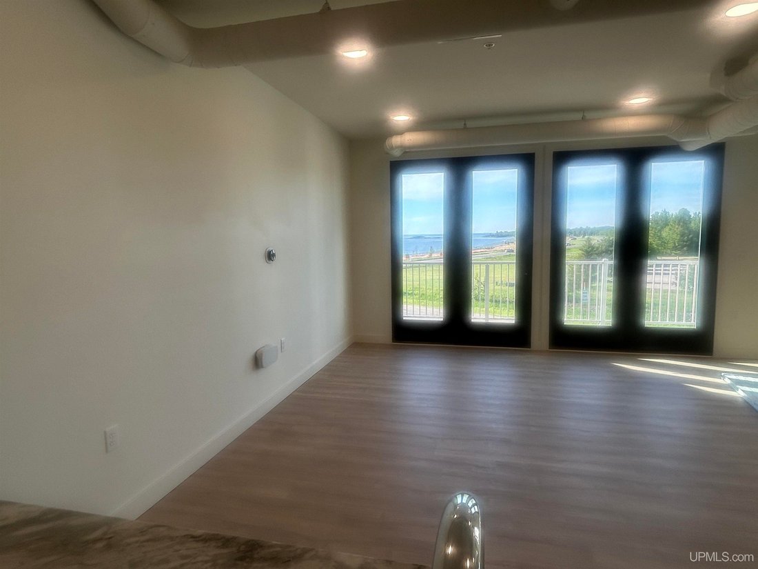 Condo in Marquette, Michigan, United States 2 - 18309149