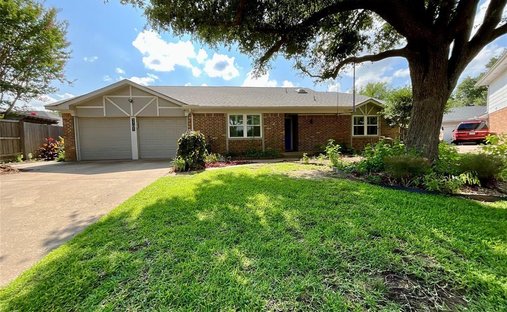 House in Bedford, Texas, United States 1