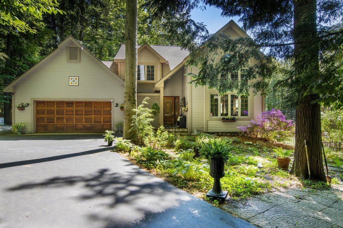 House in Traverse City, Michigan, United States 1 - 18309009