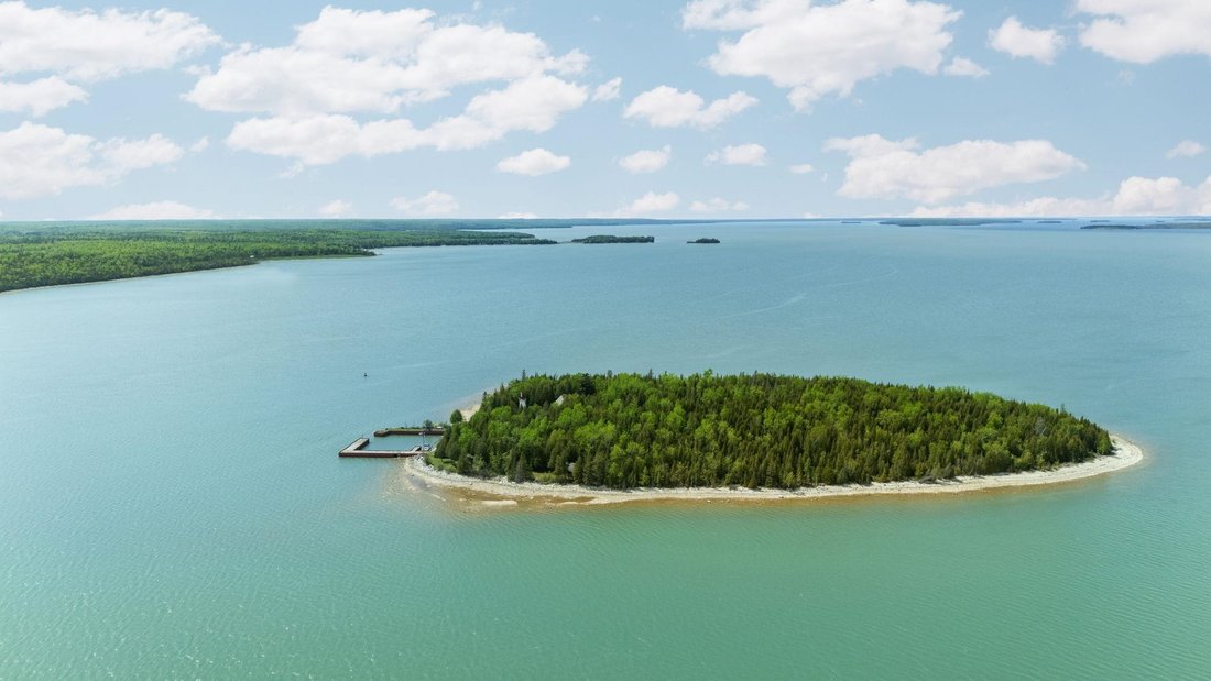 De Tour Village, Michigan, United States 4 - 18308969