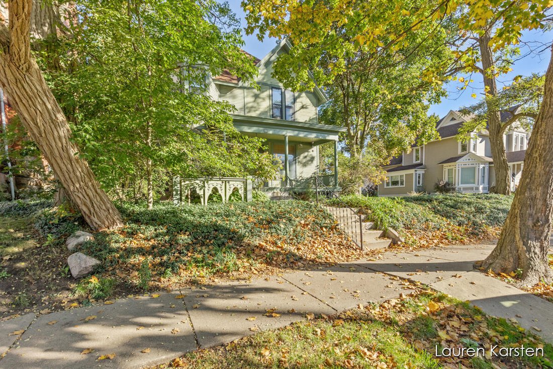 Grand Rapids, Michigan, United States 3 - 18307437