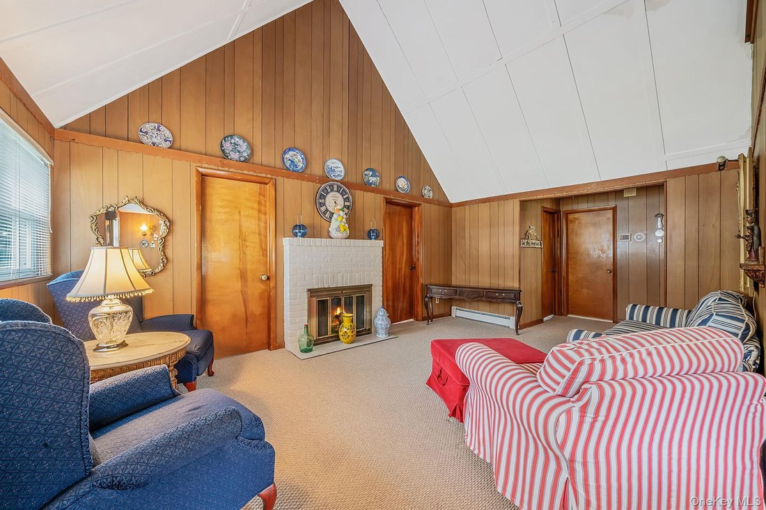 House in East Patchogue, New York, United States 5 - 18306655