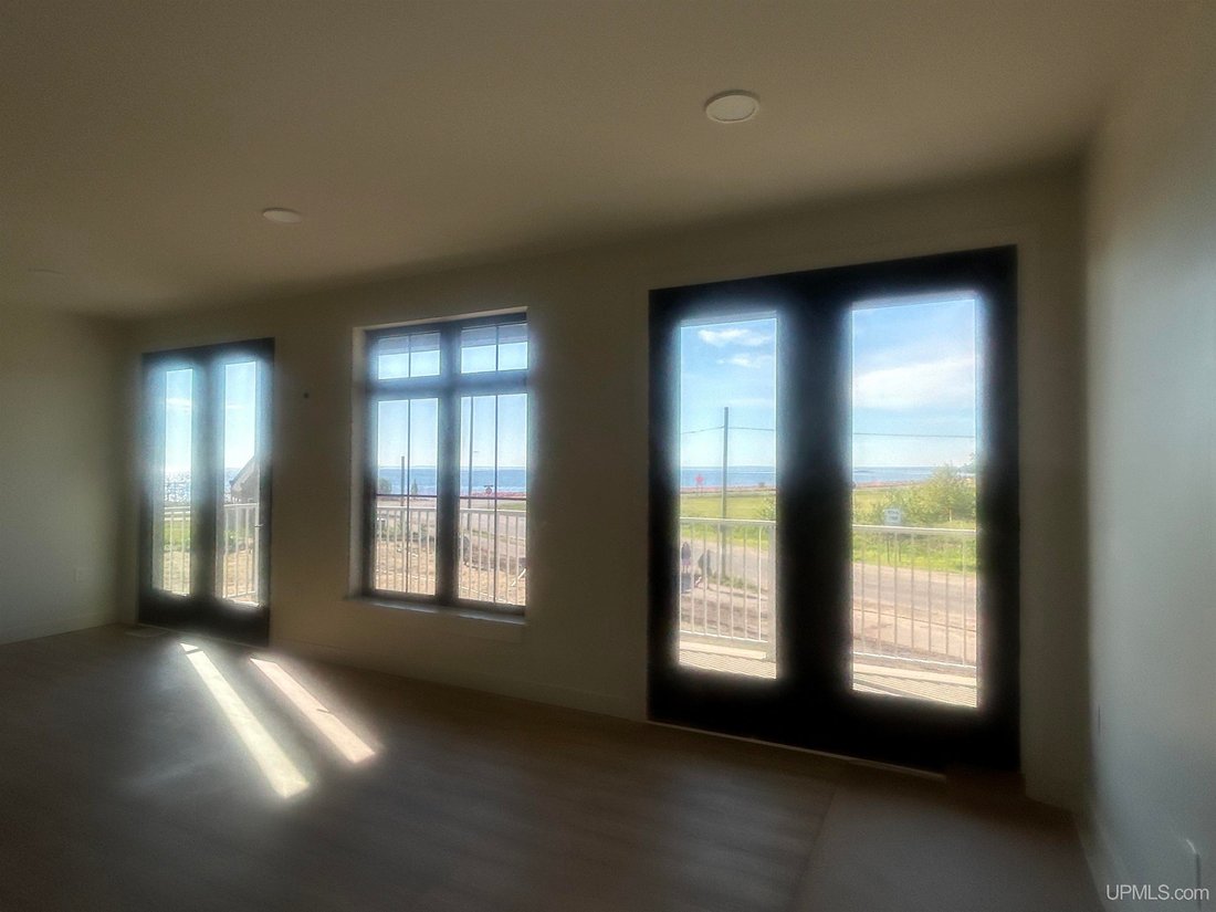 Condo in Marquette, Michigan, United States 3 - 18309889